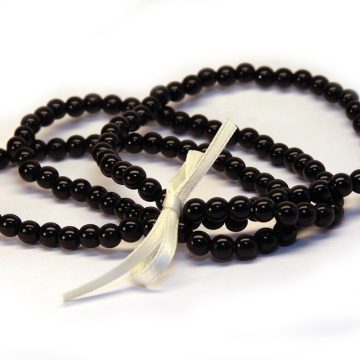 Small but Significant: The Power of Dainty Bracelets in Fashion