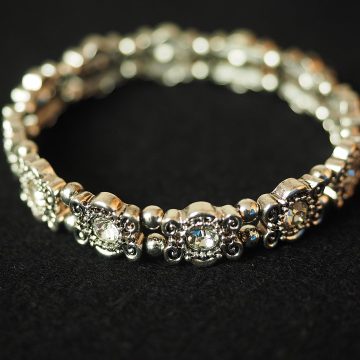 Golden Glamour: How to Style a Women’s Gold Bracelet for Any Occasion