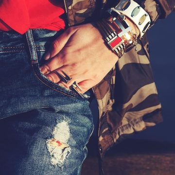Chain Reaction: The Enduring Appeal of Dainty Chain Bracelets