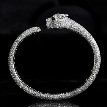 The Simplicity Paradox: How Less Can Be More with Bracelet Design