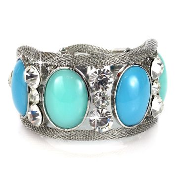 Tiny but Mighty: How Dainty Bracelets Are Making a Big Impact