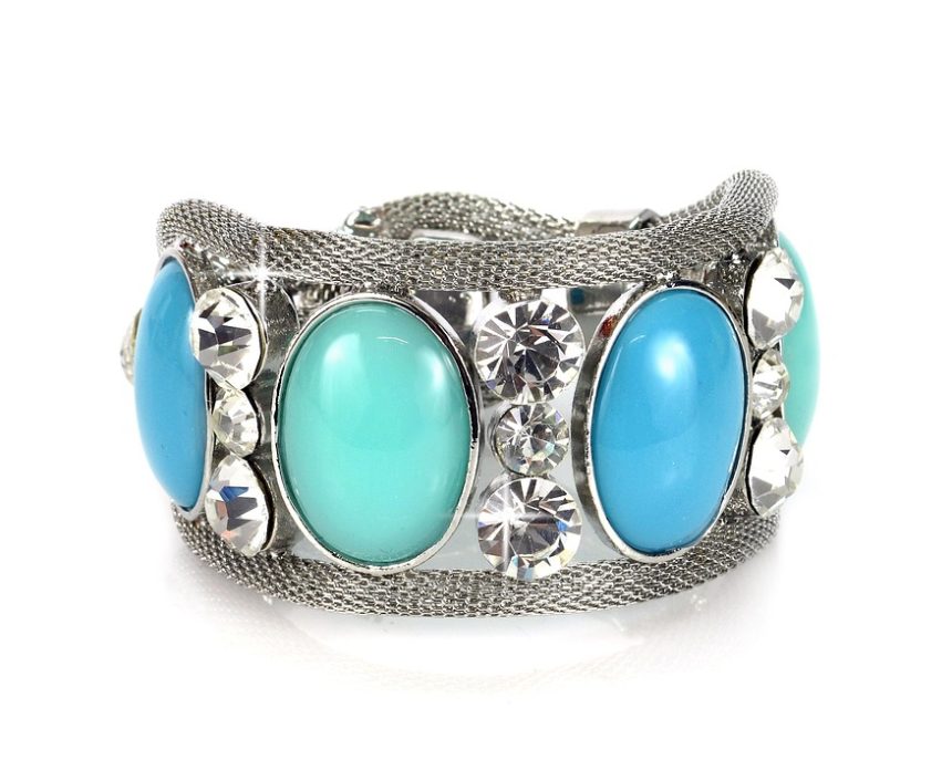 Tiny but Mighty: How Dainty Bracelets Are Making a Big Impact