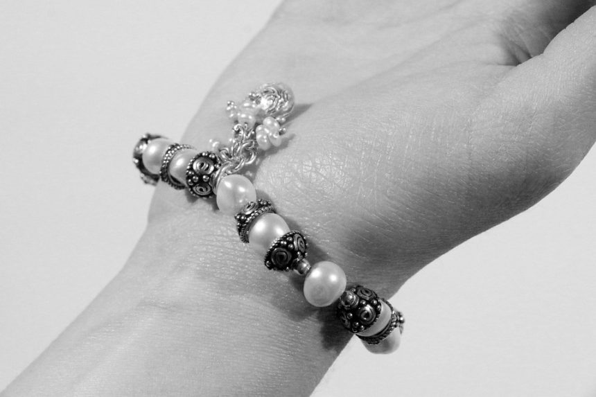 Instant Luxe: How a Gold Bracelet Can Elevate Your Everyday Style