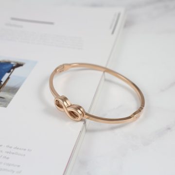 Layer It Up: The Art of Mixing and Matching Women’s Bracelets