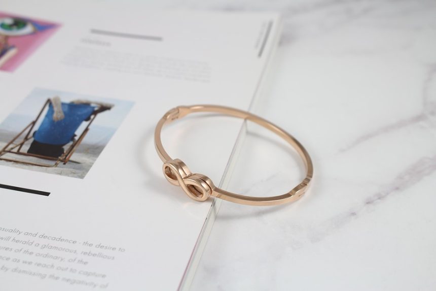 Layer It Up: The Art of Mixing and Matching Women’s Bracelets