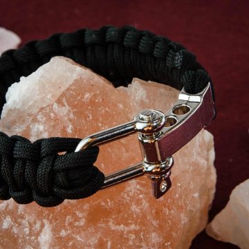From Minimal to Maximal: The Versatility of Trendy Leather Bracelets