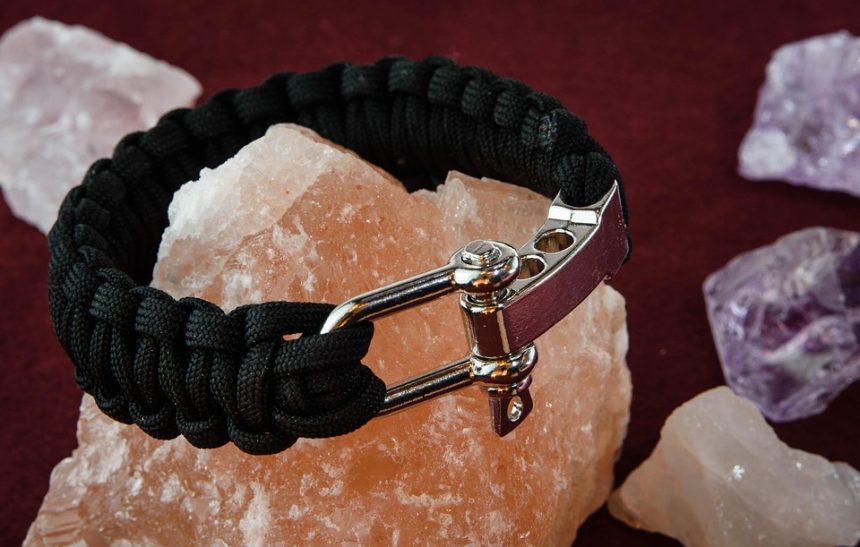 From Minimal to Maximal: The Versatility of Trendy Leather Bracelets
