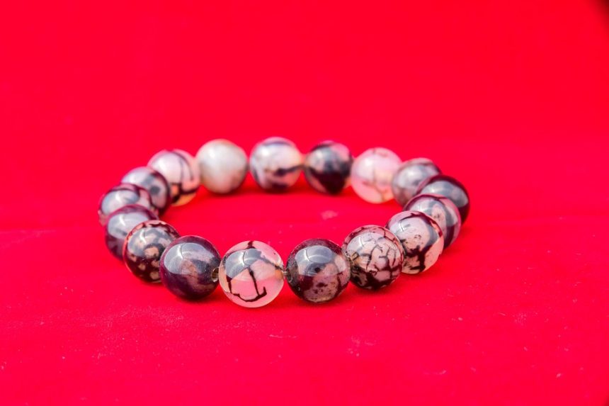 Memory Keepers: The Sentimental Value of Engraved and Personalized Bracelets