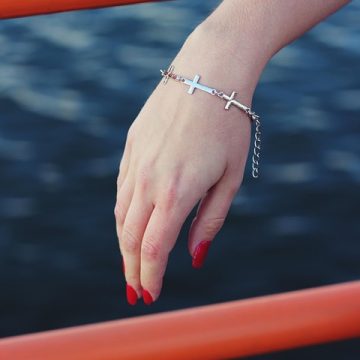 The Perfect Accessory: Why Ladies’ Gold Bracelets Make a Great Gift