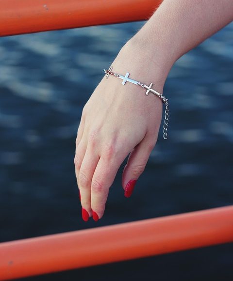 The Perfect Accessory: Why Ladies’ Gold Bracelets Make a Great Gift