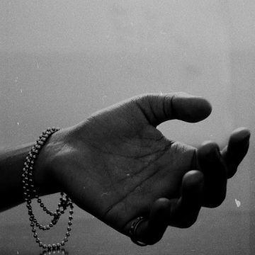 Easy Elegance: The Versatility of Simple Chain Bracelets