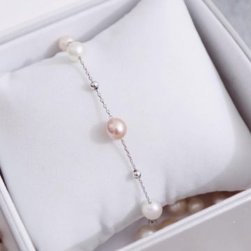 Shine On: The Latest Metallic and Iridescent Bracelet Trends