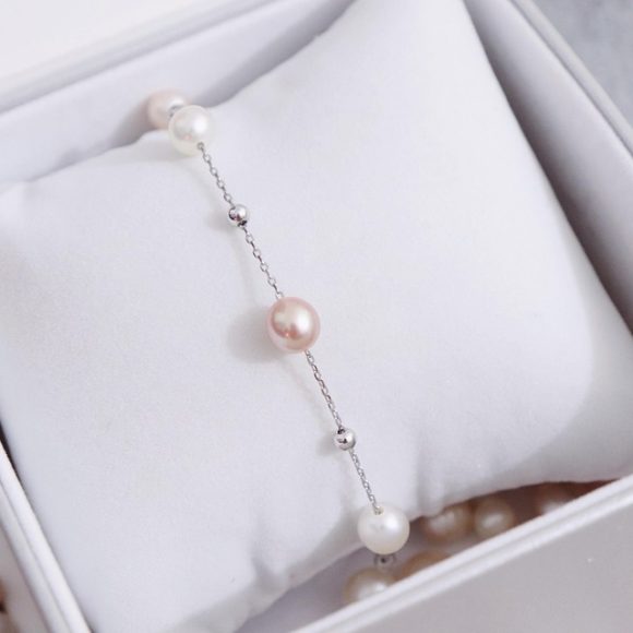 Shine On: The Latest Metallic and Iridescent Bracelet Trends