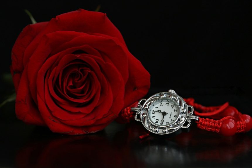 Glamour and Glow: The Best Bracelets for Women to Wear on a Night Out