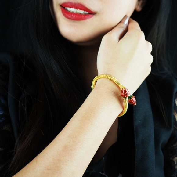 A Delicate Touch: The Art of Crafting Exquisite Dainty Bracelets
